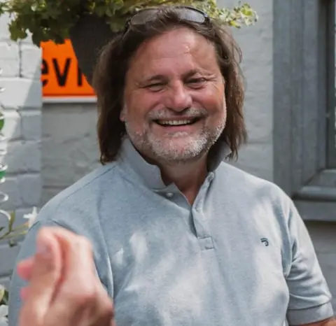 Portrait de Emmanuel, CEO & Visionnaire Digital chez ArtWhere